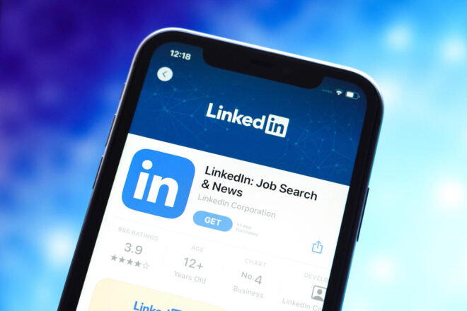 LinkedIn’s latest premium perk is an AI job coach